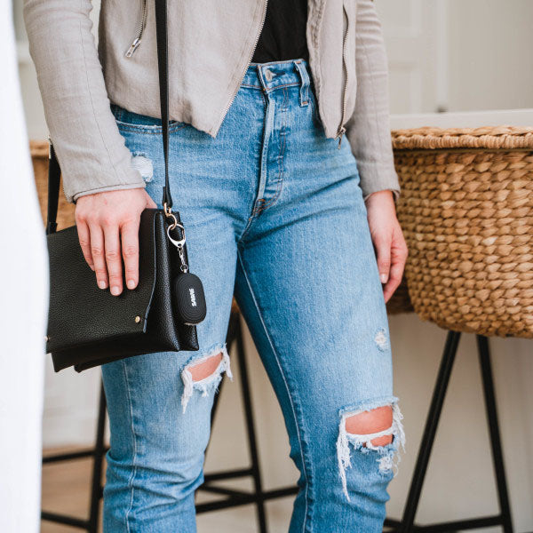 Allarme personale Shrill Alarm 2 in 1 con luce LED e moschettone, nero