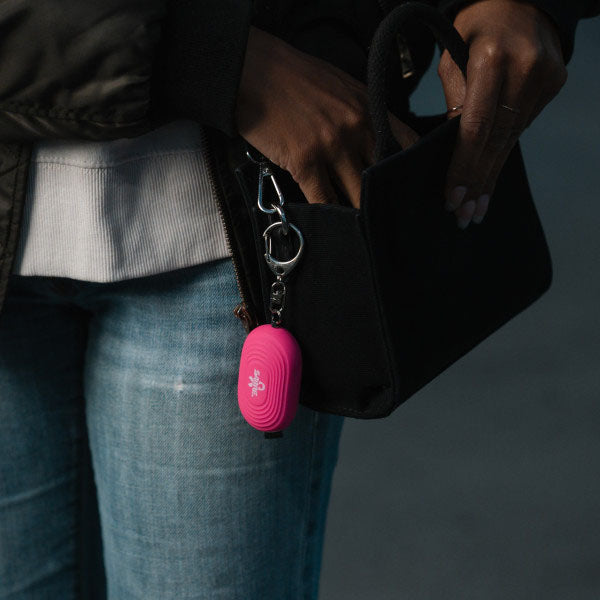 Allarme personale Shrill Alarm 2 in 1 con luce LED e moschettone, rosa