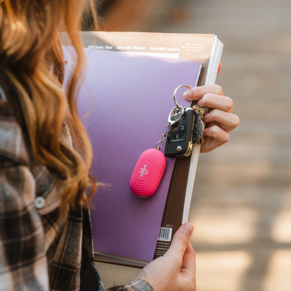 Allarme personale Shrill Alarm 2 in 1 con luce LED e moschettone, rosa