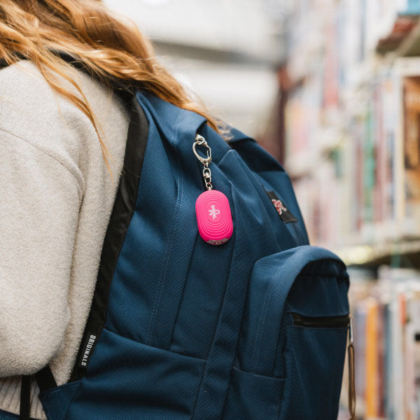 Allarme personale Shrill Alarm 2 in 1 con luce LED e moschettone, rosa