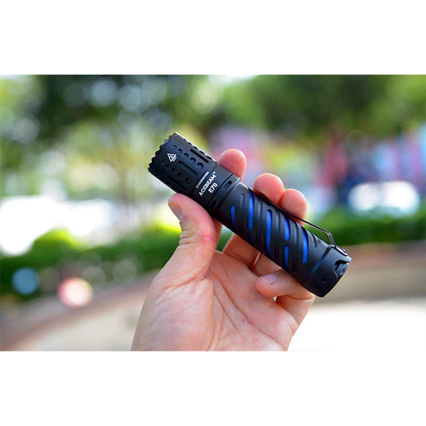 Lampe de poche LED E70-AL, 4 600 lumens (batterie incluse)