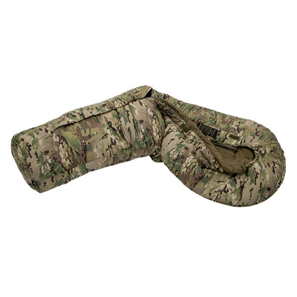 Kunstfaserschlafsack DEFENCE 4, multicam, Grösse M, Reissverschluss mittig