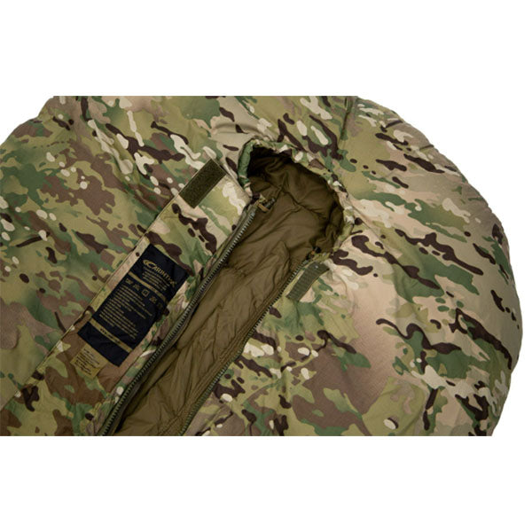 Kunstfaserschlafsack DEFENCE 4, multicam, Grösse M, Reissverschluss mittig