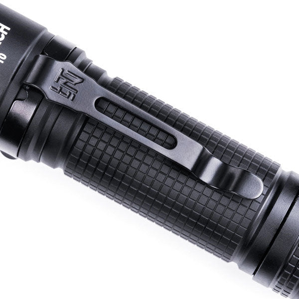 Lampe de poche tactique LED P10, 1 400 lumens (batterie incluse)