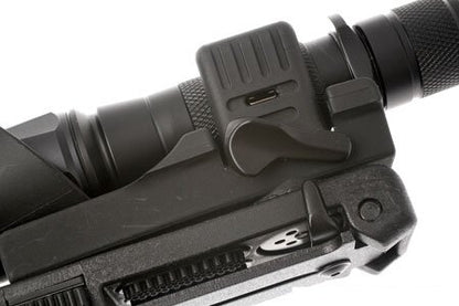 Universelles Kunststoffholster für taktische Lampen