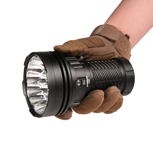 LED-Taschenlampe X25 CREE, 23'000 Lumen (inkl. eingebautem Akku-Pack und Fast-Charger)
