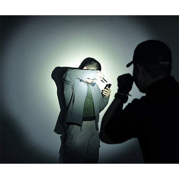 Lampe de poche tactique à LED P84, 3 000 lumens (batterie incluse)